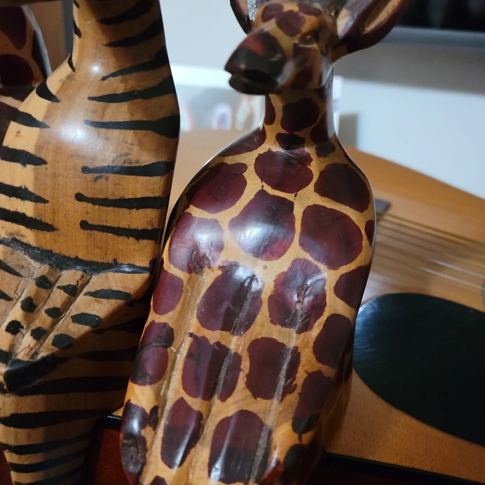 Vintage African wooden sitting animals. Set of 3 - Picture 6 of 10